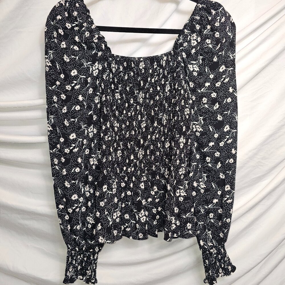 Nordstrom Chelsea 28 Smocked Top Square Neck Black Floral Long Sleeve Small